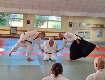 Hanmi handachi futari dori